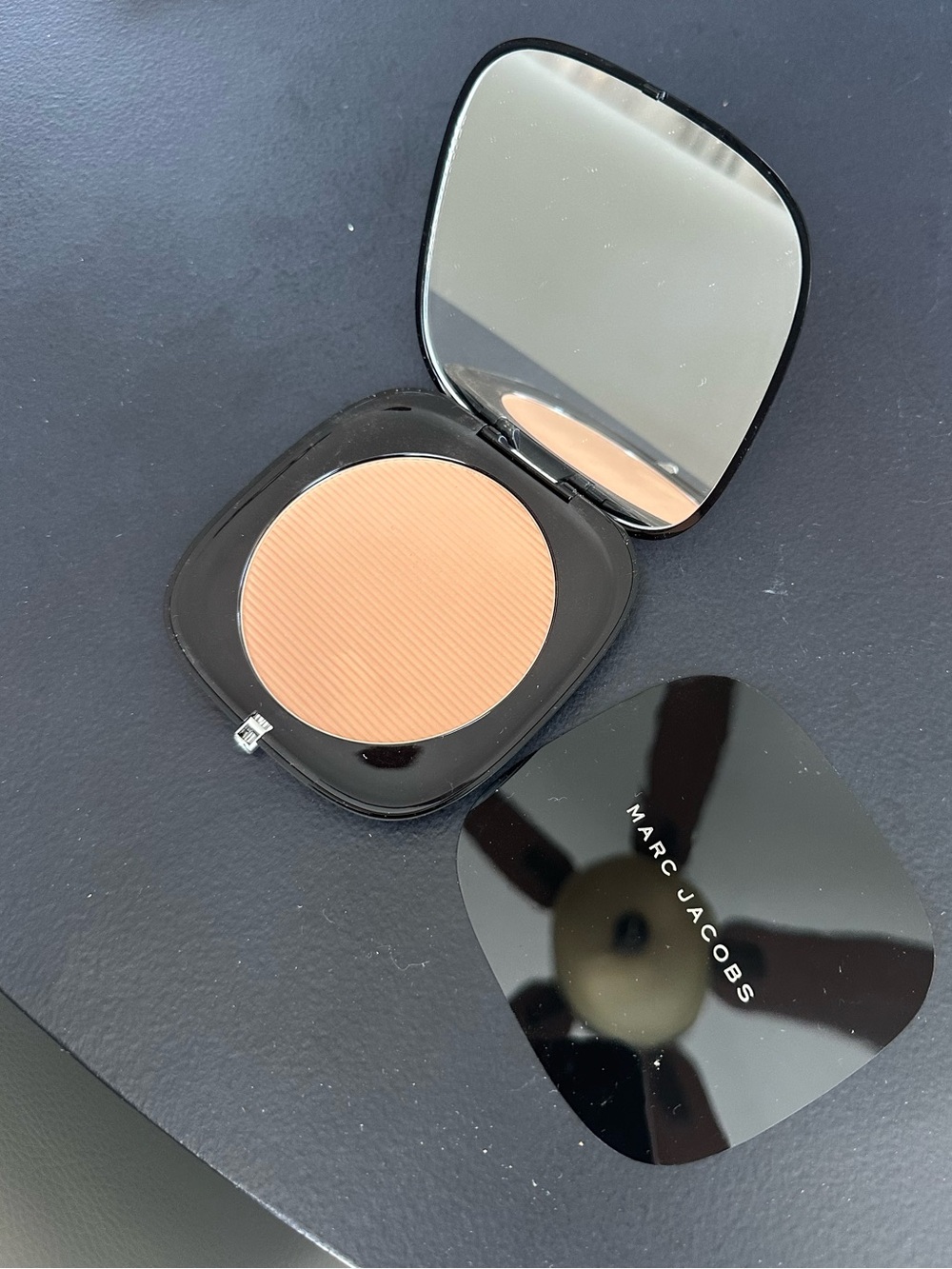Marc Jacobs Compact Bronzer with Mirror O!mega